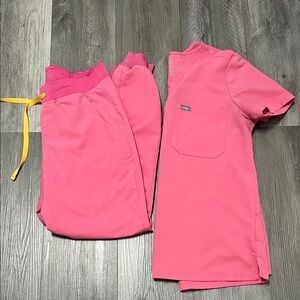 FIGS Women's Pink V-Neck Scrub Top and bottoms set / size S